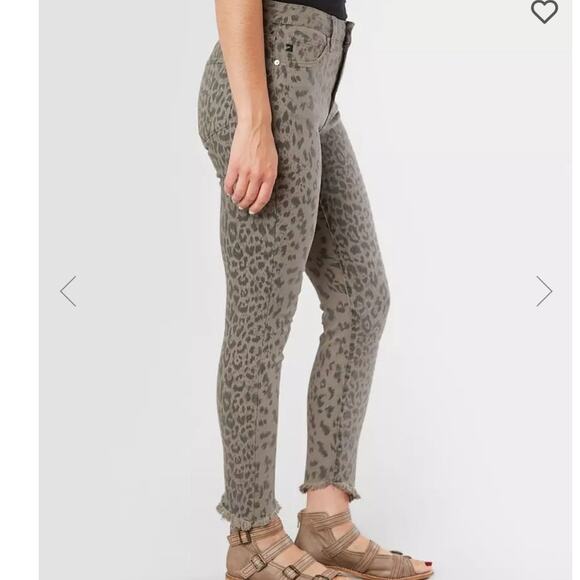 Kancan High Rise Crop Skinny Jeans Leopard Army Green Fringe Hem Size 27 NWT - Picture 5 of 15